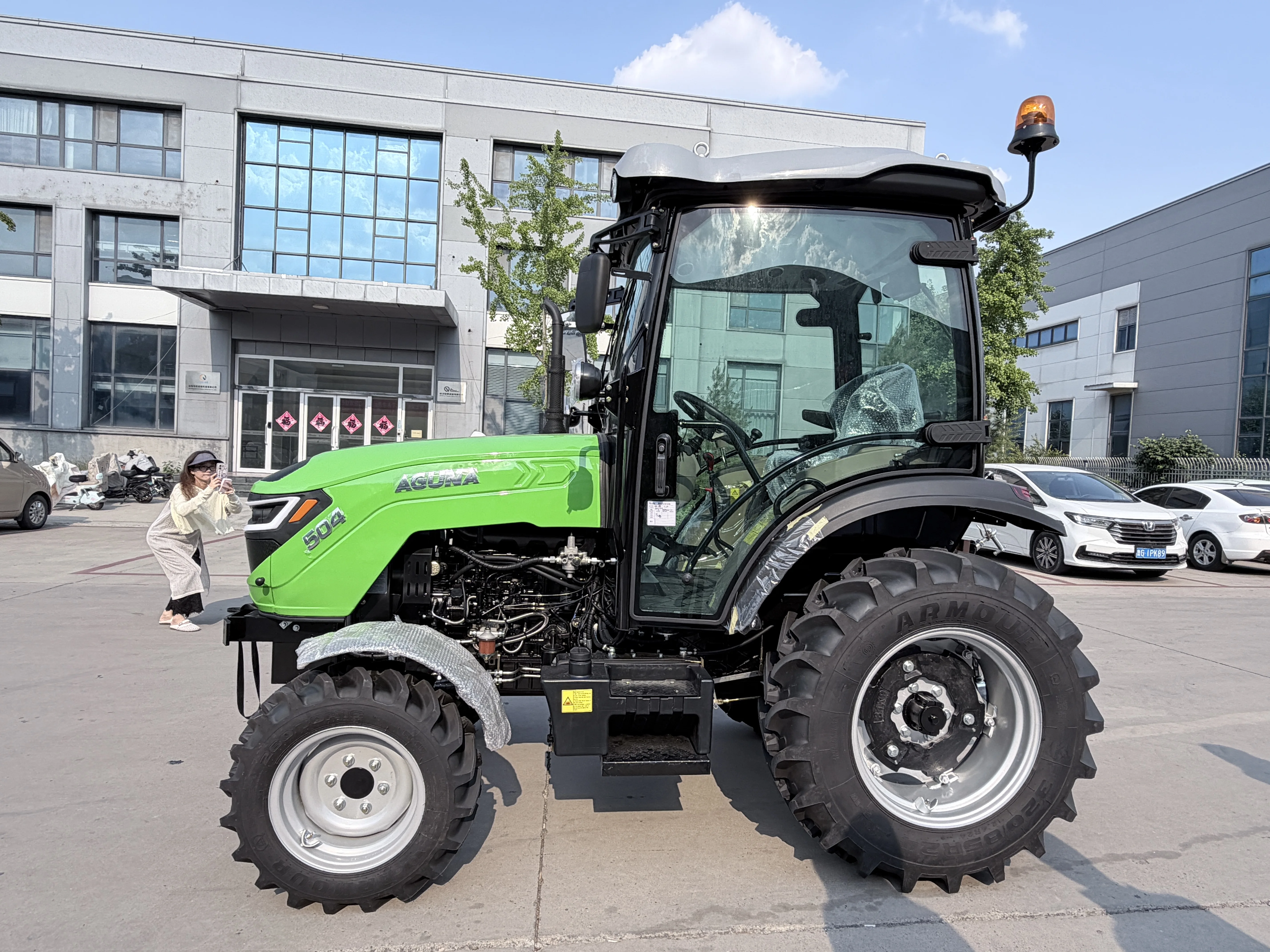 Used Tractor 80HP 30HP 50HP 90HP 100HP Four Stroke Agricultural Tractor
Used Tractor 80HP 30HP 50HP 90HP 100HP Four Stroke Agricultural Tractor