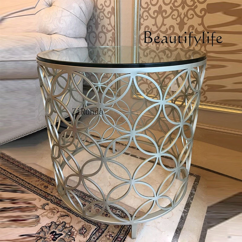 Modern simple corner table, light luxury tempered glass surface, stainless steel hollow sofa edge table,round small coffee tab
Modern simple corner table, light luxury tempered glass surface, stainless steel hollow sofa edge table,round small coffee tab