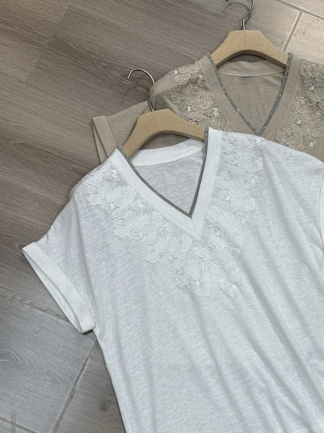 2026 Spring/Summer New Arrival: High-Quality Women's Casual V-Neck Top with Lace Accents
2026 Spring/Summer New Arrival: High-Quality Women's Casual V-Neck Top with Lace Accents