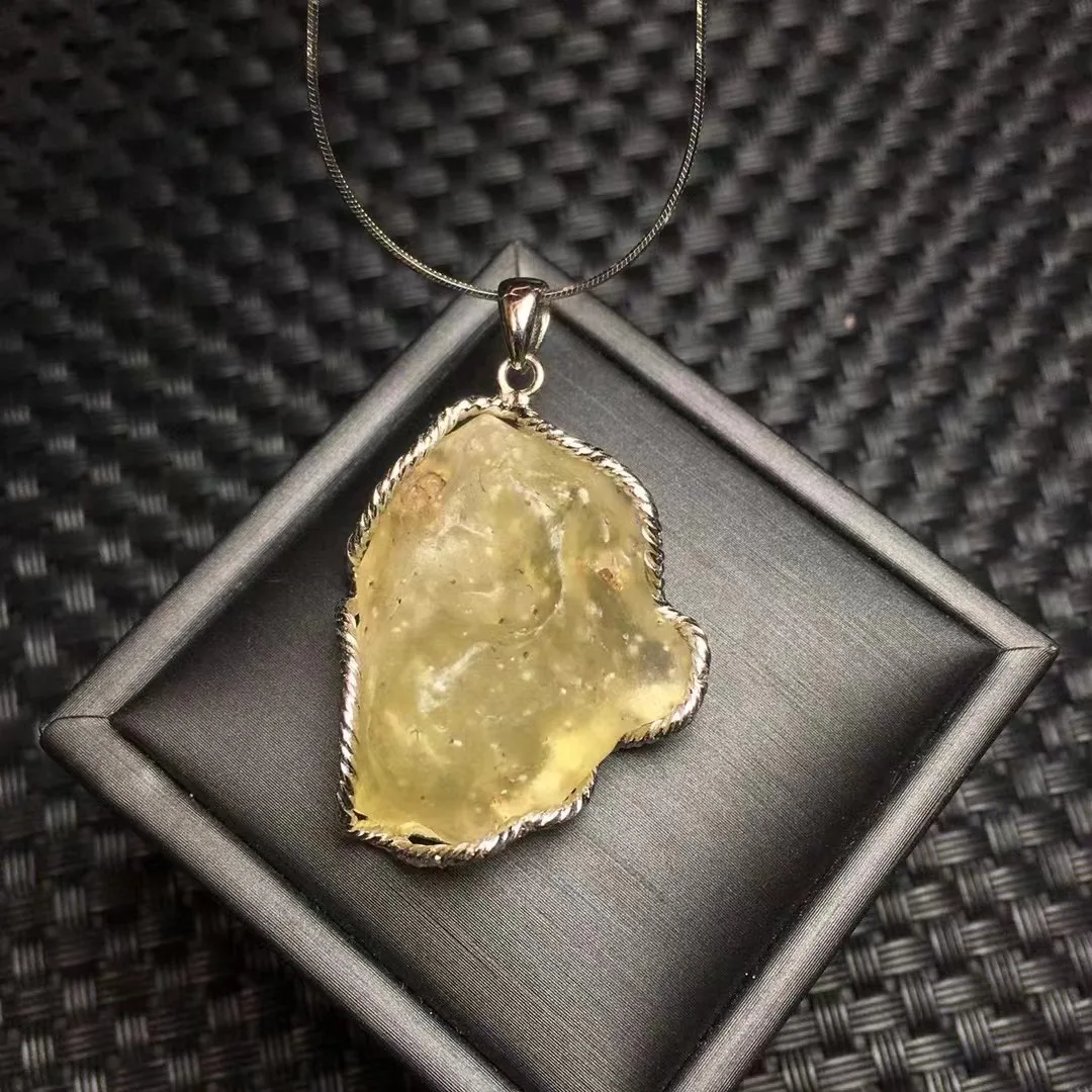 Unit One Piece 925 Silver With High Quality Natural Libya Quartz Crystal Healing Random Shape Pendant For Gift
Unit One Piece 925 Silver With High Quality Natural Libya Quartz Crystal Healing Random Shape Pendant For Gift