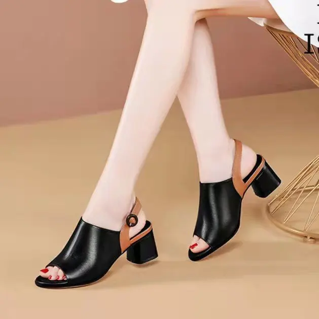 Fish Mouth Colored Back Hollow Button Strap Women's Sandals 2024 New Versatile Outwear Middle Heel Thick Heel Women's Shoes
Fish Mouth Colored Back Hollow Button Strap Women's Sandals 2024 New Versatile Outwear Middle Heel Thick Heel Women's Shoes