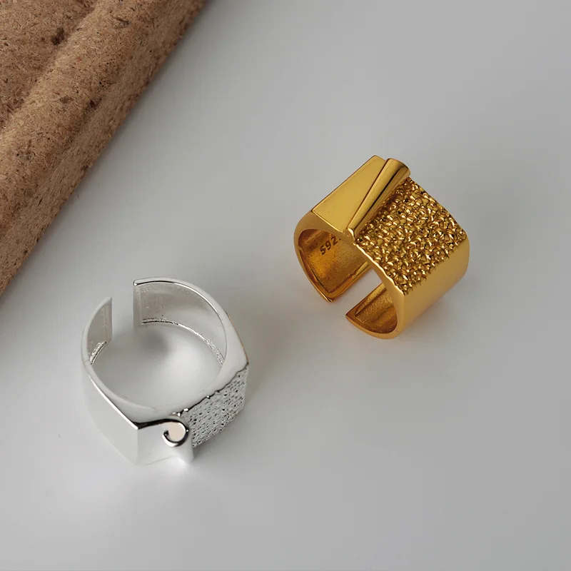 Light Luxury and Small Design Sense S925 Sterling Silver Simple Ring Female Origami Texture Index Finger Ring Opening
Light Luxury and Small Design Sense S925 Sterling Silver Simple Ring Female Origami Texture Index Finger Ring Opening