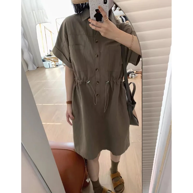 Fashion Lapel Button Pockets Solid Color Shirring Casual Dress Female Clothing 2024 Summer New Loose Korean Short Sleeve Dress
Fashion Lapel Button Pockets Solid Color Shirring Casual Dress Female Clothing 2024 Summer New Loose Korean Short Sleeve Dress