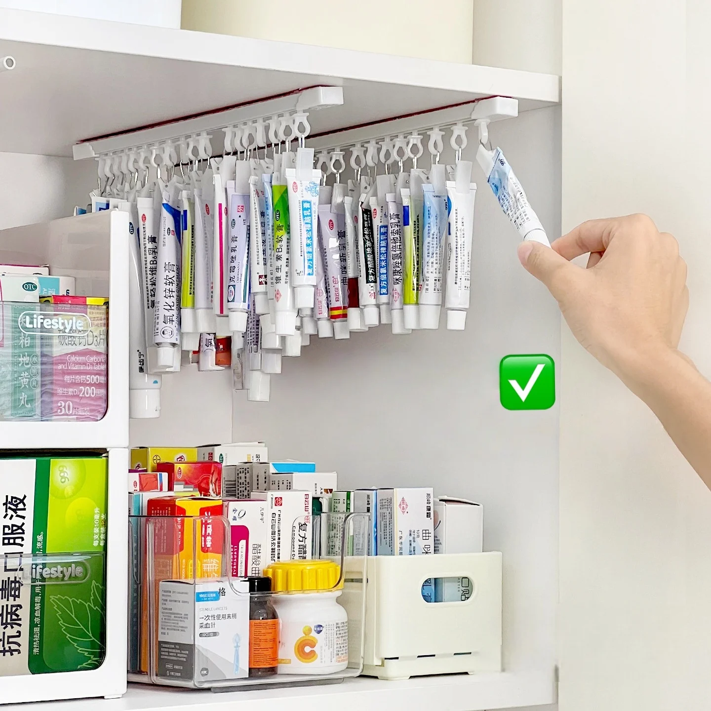 Hanging Ointment Storage Artifact Cabinet Door Upside Down Pull-out Rail Smear Ointment Storage Clip Medicine Storage Rack
Hanging Ointment Storage Artifact Cabinet Door Upside Down Pull-out Rail Smear Ointment Storage Clip Medicine Storage Rack