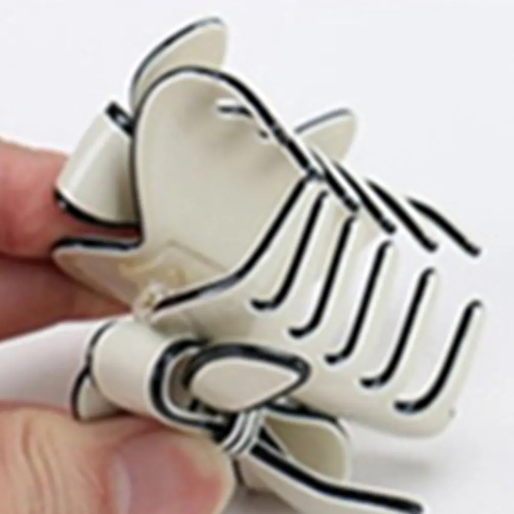 Large Bow Hair Claw Clip for Women Thick Hair Non-Slip Styling Accessory for Face Washing Makeup Daily Office Party Use
Large Bow Hair Claw Clip for Women Thick Hair Non-Slip Styling Accessory for Face Washing Makeup Daily Office Party Use