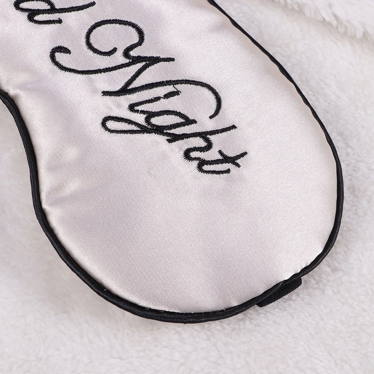 Шелковая маска для сна, большая фиолетовая вышивка, регулируемая, мягкая, удобная для детей, повязка на глаз для сна
Шелковая маска для сна, большая фиолетовая вышивка, регулируемая, мягкая, удобная для детей, повязка на глаз для сна