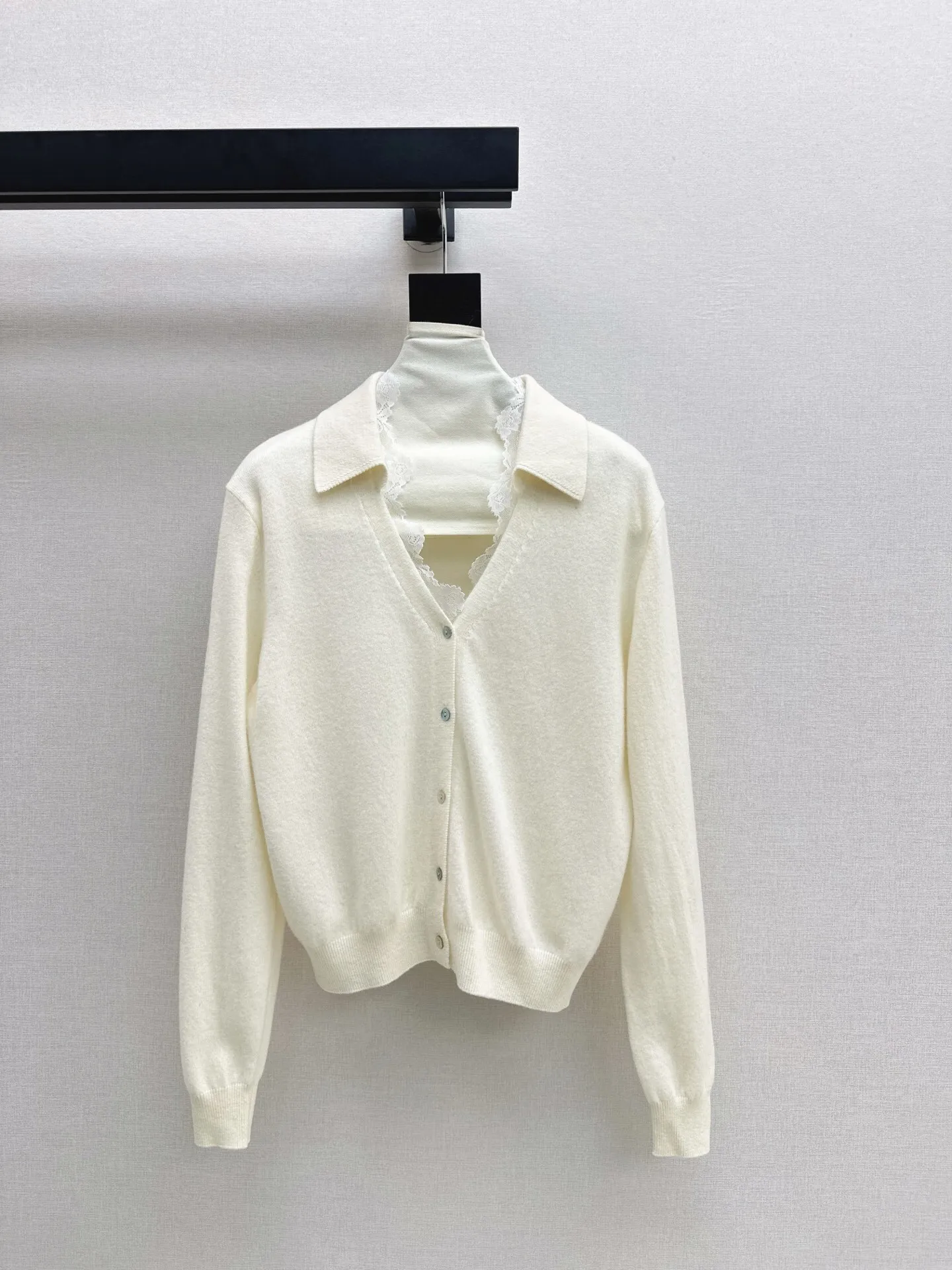 High quality new women's lace spliced long sleeved sweater, imitation two-piece lace wool knitted cardigan
High quality new women's lace spliced long sleeved sweater, imitation two-piece lace wool knitted cardigan