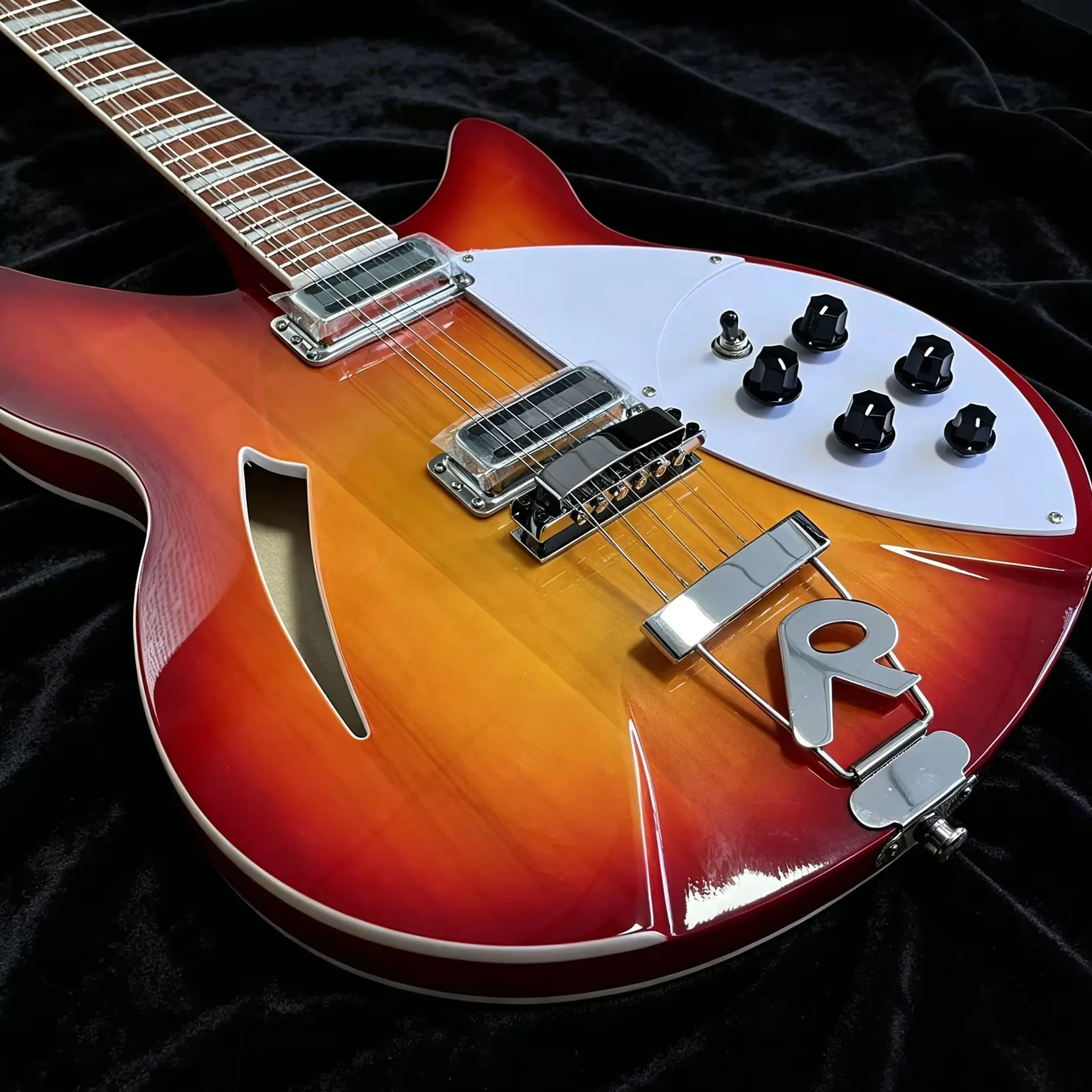 Costom In Stock Cherry Sunburst Semi Hollow Body 6 String Electric Guitar 21 Frets Rosewood Fretboard fast shipping
Costom In Stock Cherry Sunburst Semi Hollow Body 6 String Electric Guitar 21 Frets Rosewood Fretboard fast shipping