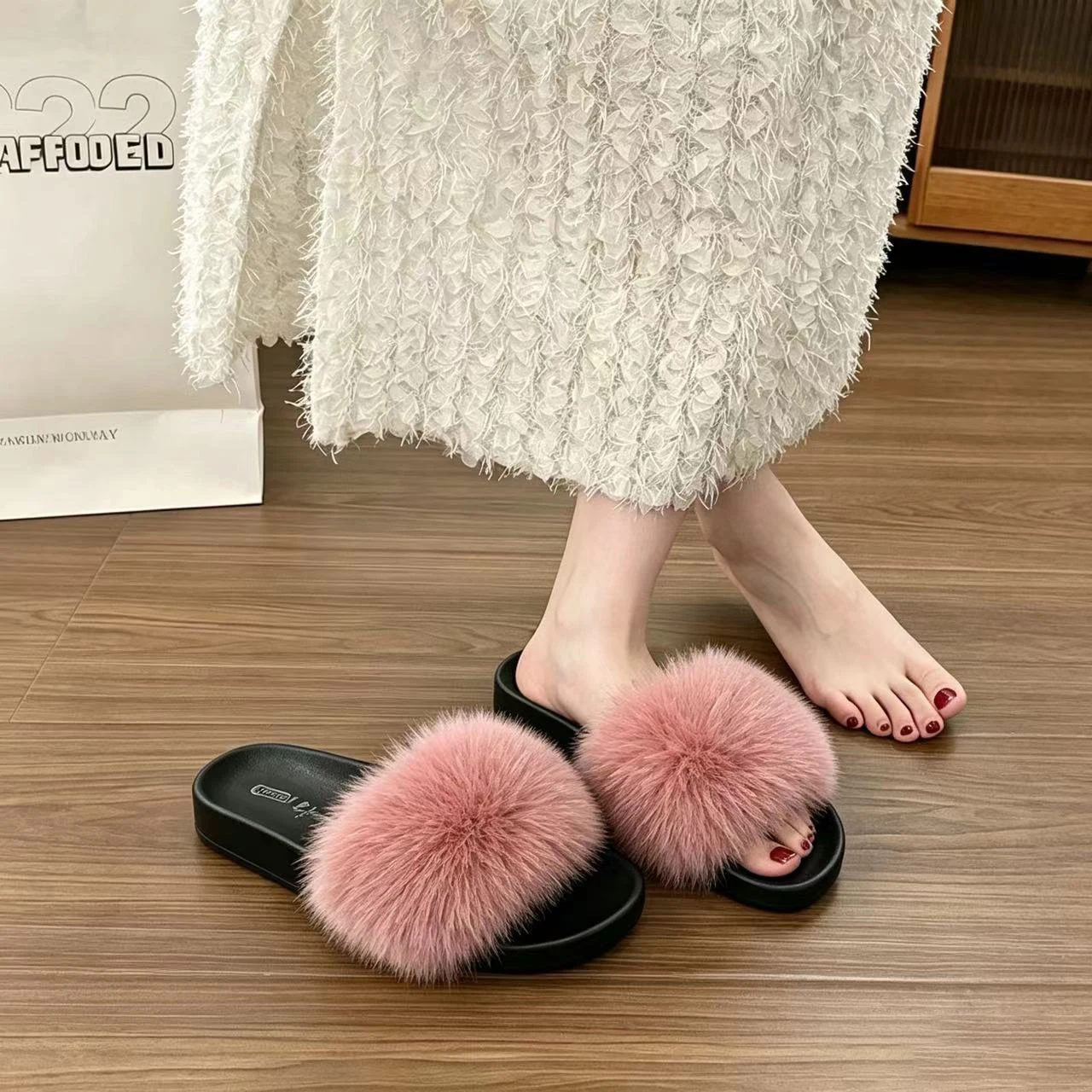 Real Fox Fur Slippers for Women PlushFluffy Slides EVA Sole Summer Light House Slippers for Bedroom BeachVacation Gift for Women
Real Fox Fur Slippers for Women PlushFluffy Slides EVA Sole Summer Light House Slippers for Bedroom BeachVacation Gift for Women