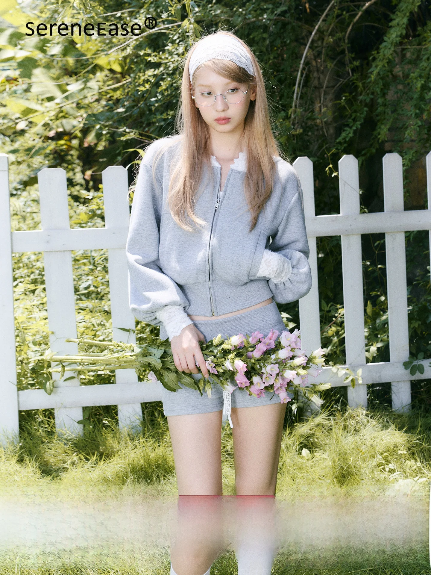 Комплект SereneEase: Оригинальный худи с кружевным дизайном и свободные брюки, модный комплект из двух предметов, хлопок, дышащий, на молнии, повседневная одежда
Комплект SereneEase: Оригинальный худи с кружевным дизайном и свободные брюки, модный комплект из двух предметов, хлопок, дышащий, на молнии, повседневная одежда