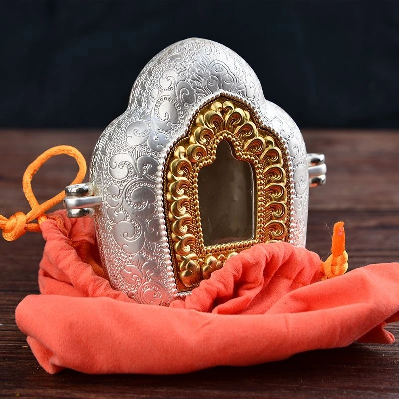 Retro ethnic style Gahu box pendant can be filled with auspicious items for personal carry, Tibetan Tantric brass and red copper
Retro ethnic style Gahu box pendant can be filled with auspicious items for personal carry, Tibetan Tantric brass and red copper