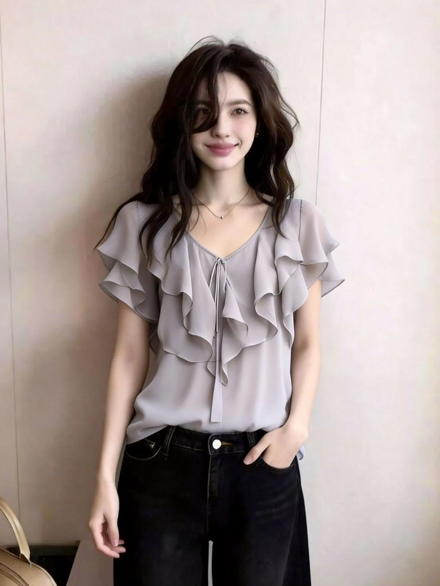 Summer 2026 Unique Design Sensation Women's Shirt V-Neck Soft Style Versatile Fashionable Age-Defying Top Korean Style Commute
Summer 2026 Unique Design Sensation Women's Shirt V-Neck Soft Style Versatile Fashionable Age-Defying Top Korean Style Commute