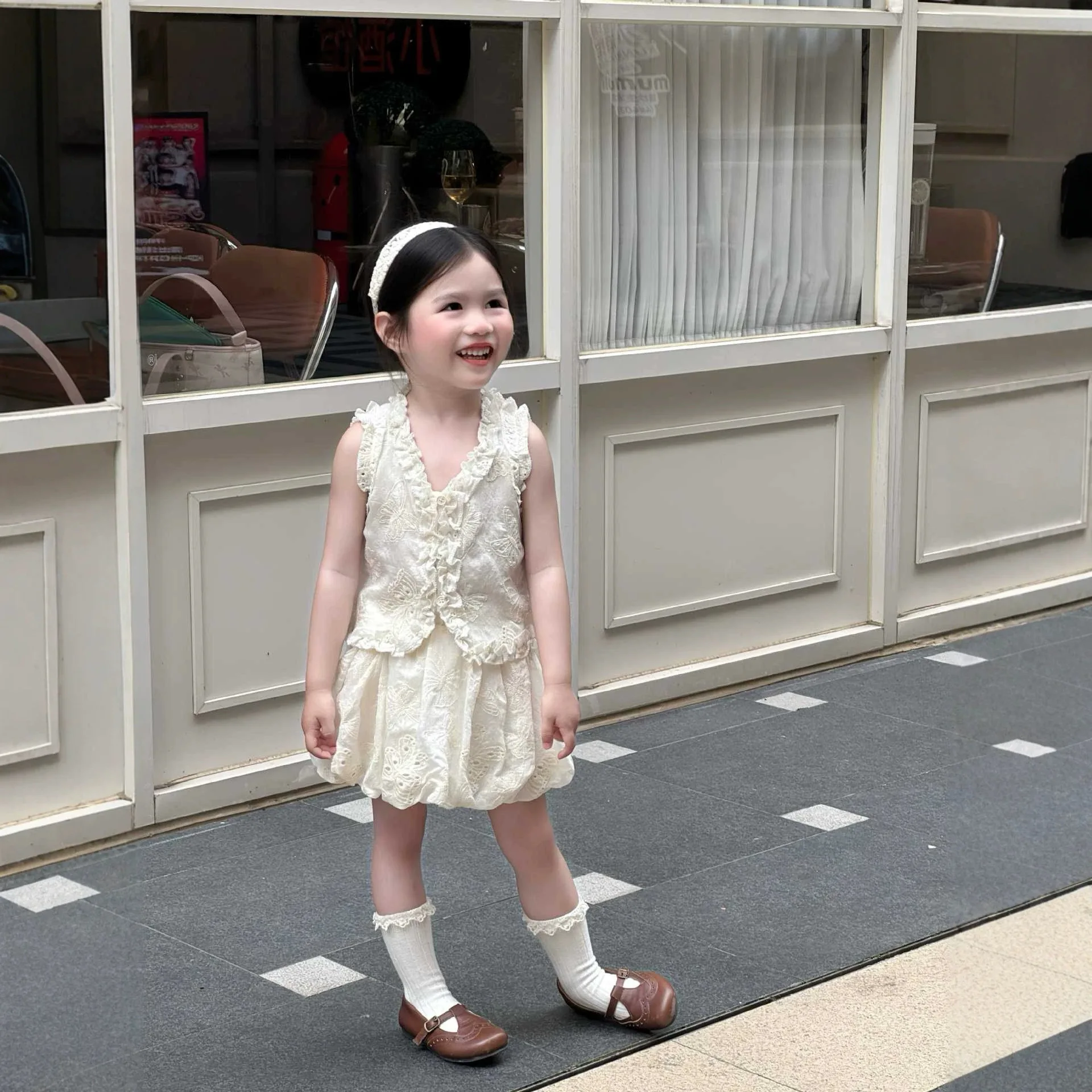 2026 Summer Fashion New Children's Clothing Girls Lace Embroidered Sequin Ruffled Vest and Tulip Shorts Versatile Set
2026 Summer Fashion New Children's Clothing Girls Lace Embroidered Sequin Ruffled Vest and Tulip Shorts Versatile Set