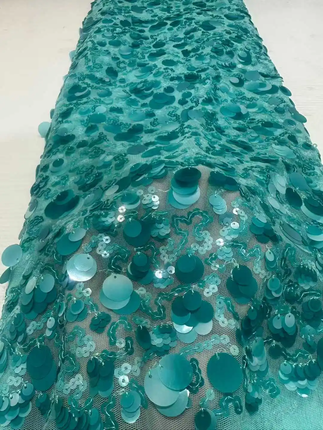 Latest African Sequin Lace Fabric 5 Yards High Quality Nigerian Lace Fabric for Wedding Dresses Women's Clothing
Latest African Sequin Lace Fabric 5 Yards High Quality Nigerian Lace Fabric for Wedding Dresses Women's Clothing