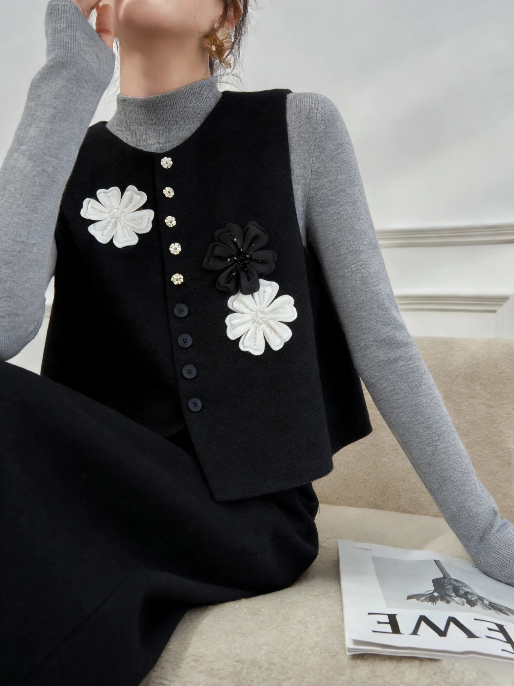 Комплект из шерстяного жилета и юбки с 3D-цветочным дизайном, круглый вырез, женский модный весенний наряд, высокая талия, подчеркивающий фигуру, для фигуры типа «груша»
Комплект из шерстяного жилета и юбки с 3D-цветочным дизайном, круглый вырез, женский модный весенний наряд, высокая талия, подчеркивающий фигуру, для фигуры типа «груша»