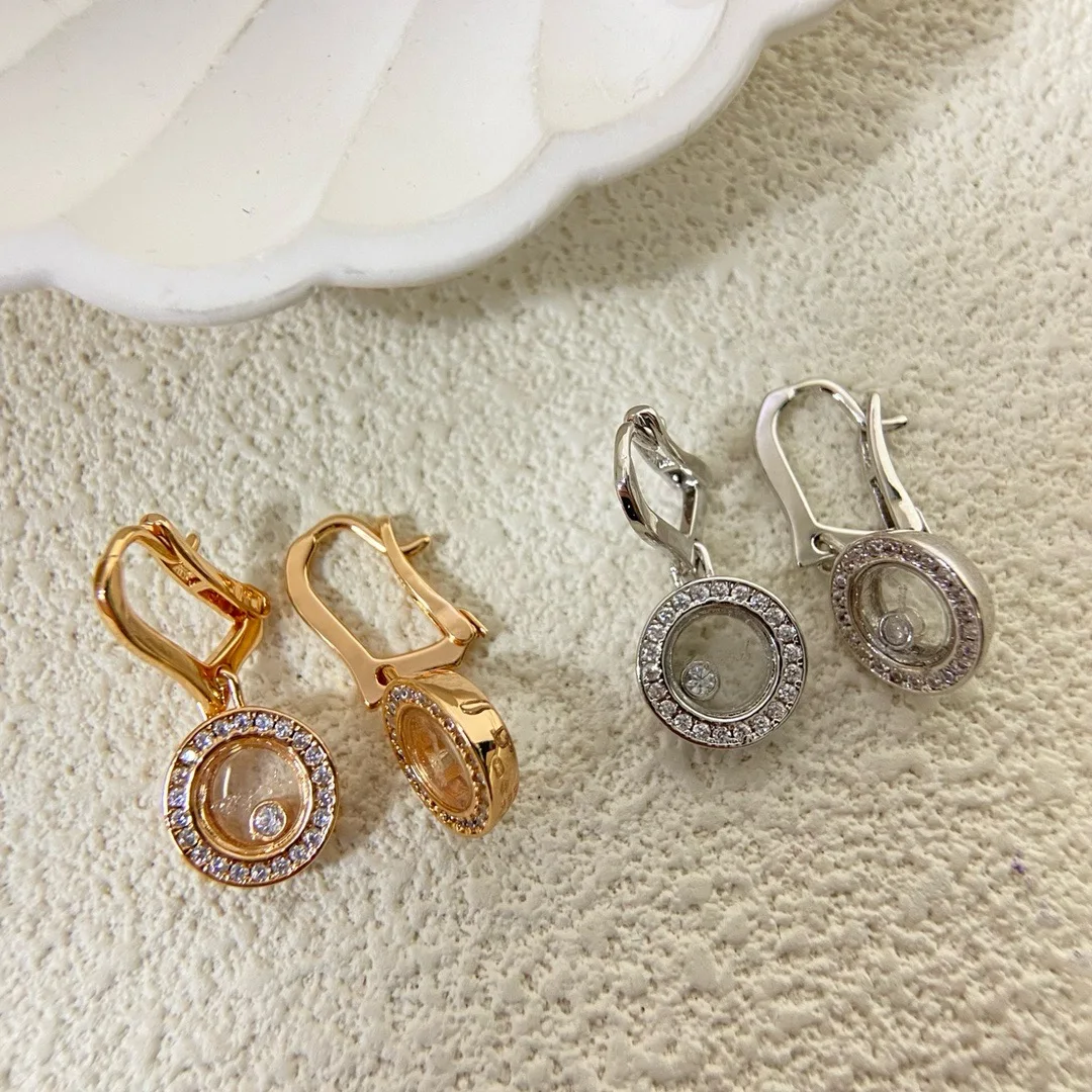 Женские серьги New Xiao Family, инкрустированные бриллиантами, круглые серьги Happy Diamond, динамическая высокая версия, легкая роскошь, универсальные и
Женские серьги New Xiao Family, инкрустированные бриллиантами, круглые серьги Happy Diamond, динамическая высокая версия, легкая роскошь, универсальные и