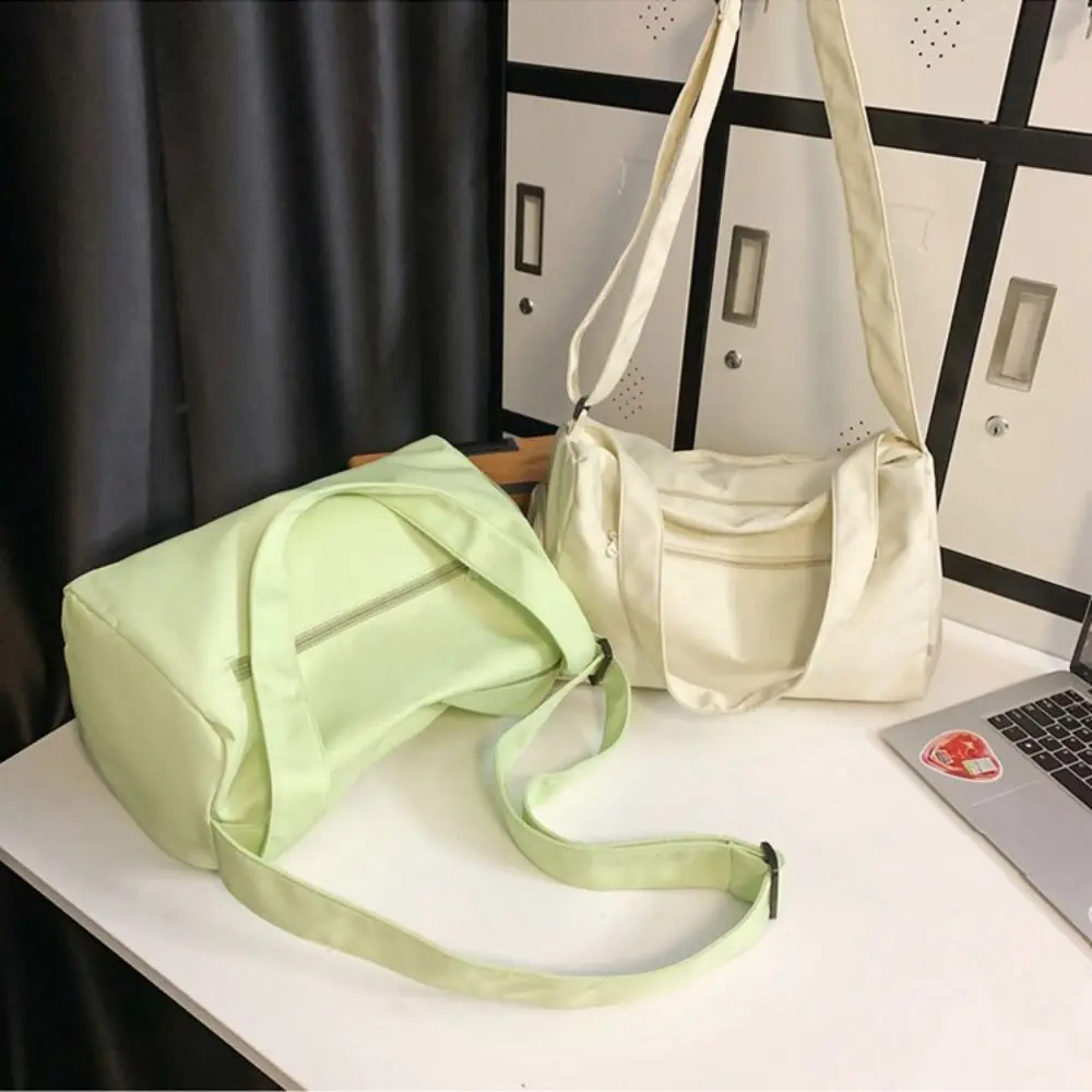 Модная дорожная спортивная сумка большой емкости, ручная дорожная сумка для деловых поездок, спортивная водонепроницаемая сумка-мессенджер для мужчин
Модная дорожная спортивная сумка большой емкости, ручная дорожная сумка для деловых поездок, спортивная водонепроницаемая сумка-мессенджер для мужчин