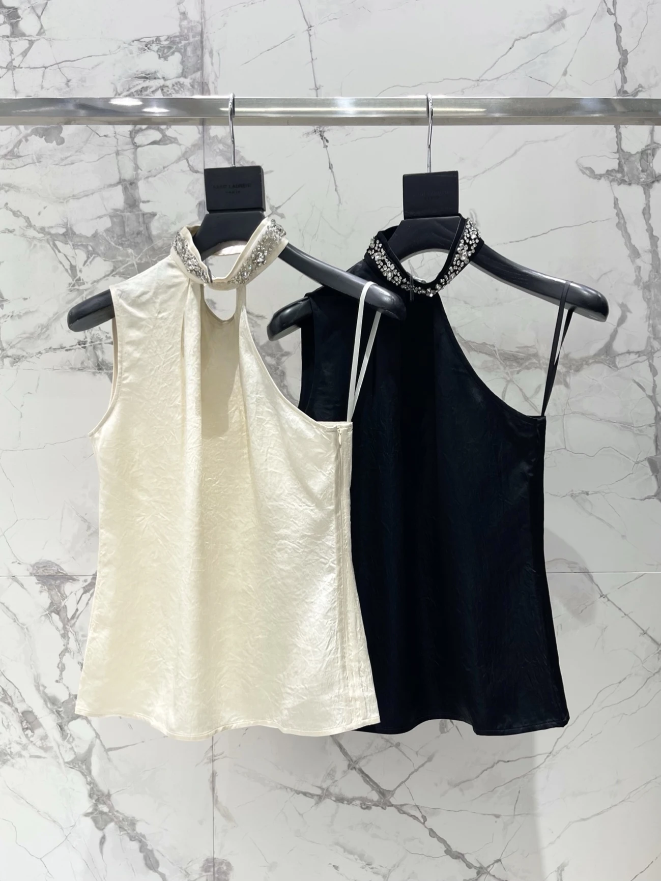 Fashionable Heavy-Duty Beaded Neck Hanging Sleeveless Vest Top High-Quality Slimming Simple Design Women's New Style Clothing
Fashionable Heavy-Duty Beaded Neck Hanging Sleeveless Vest Top High-Quality Slimming Simple Design Women's New Style Clothing