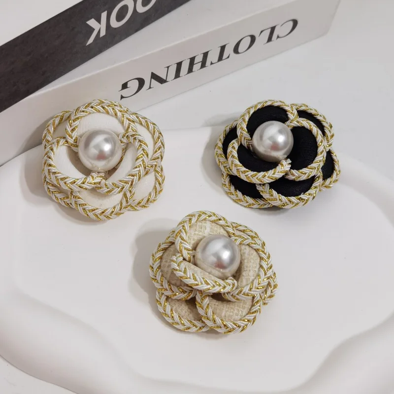 Luxury woman jewelry Camellia brooch Handmade Rose pins for clothes Pearl brooches Suit Decoration gifts for women
Luxury woman jewelry Camellia brooch Handmade Rose pins for clothes Pearl brooches Suit Decoration gifts for women