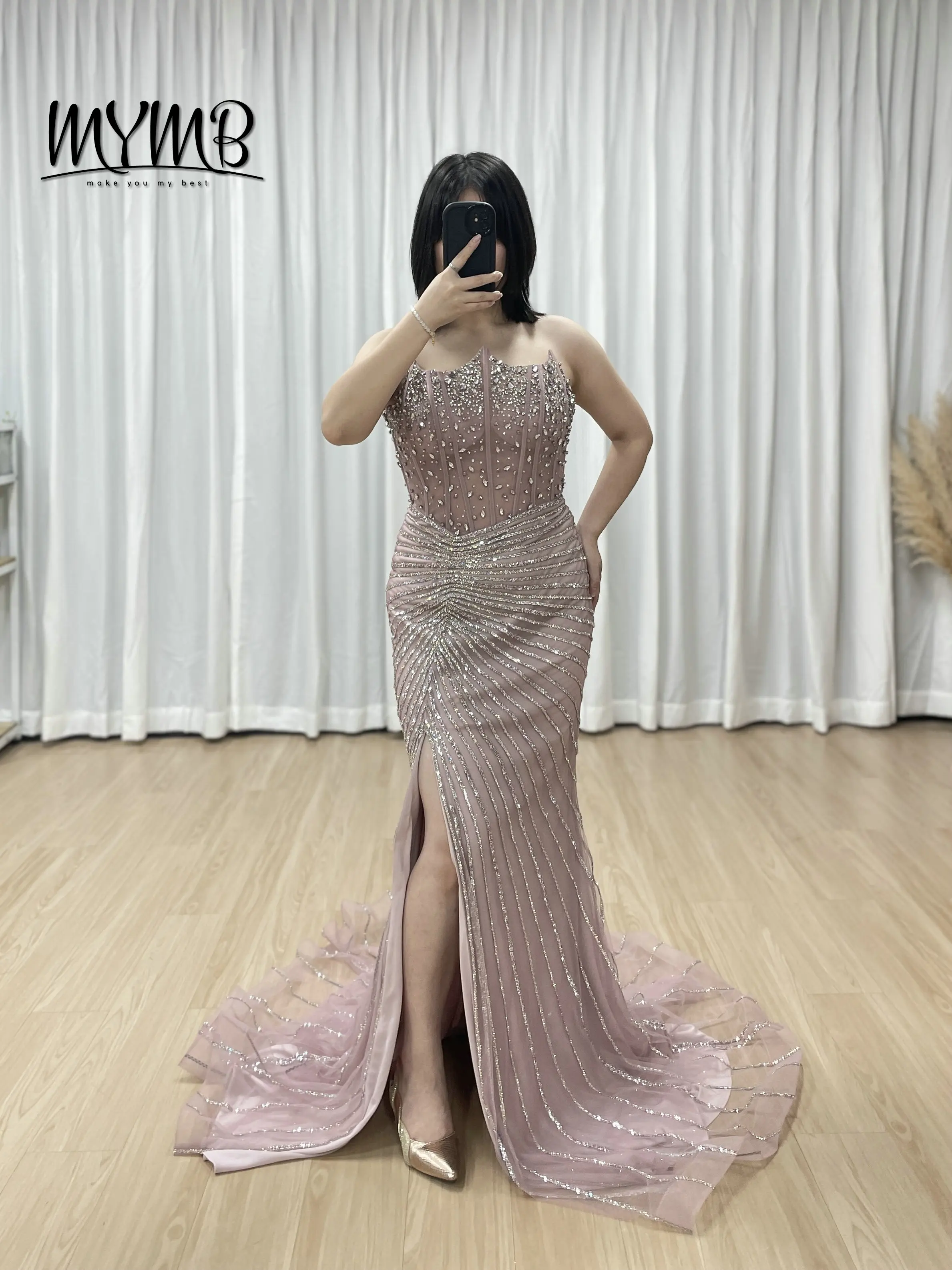 MYMB Chic Crystal Embellished Prom Gown Off Shoulder Bustier Fitted Silhouette With Slit for Glamorous Formal Attire MC20097
MYMB Chic Crystal Embellished Prom Gown Off Shoulder Bustier Fitted Silhouette With Slit for Glamorous Formal Attire MC20097