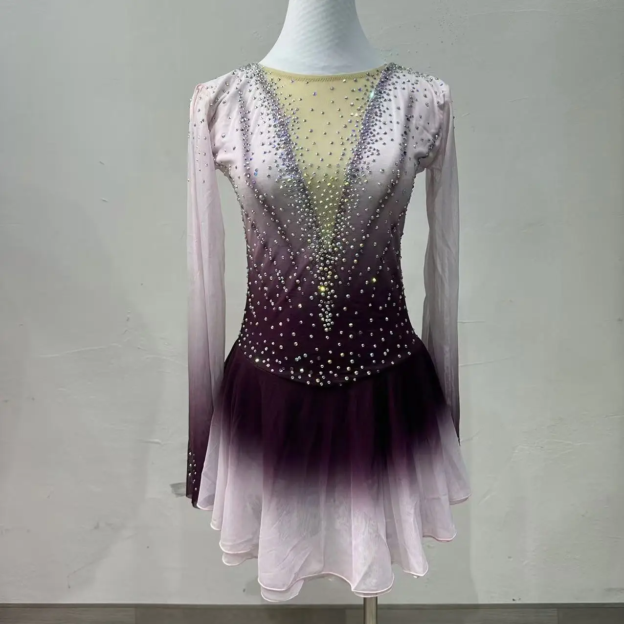Customized Girls Figure Skating / Spinning / Performance Costumes Adult & Child Girls Performance Dresses Stage Costumes
Customized Girls Figure Skating / Spinning / Performance Costumes Adult & Child Girls Performance Dresses Stage Costumes