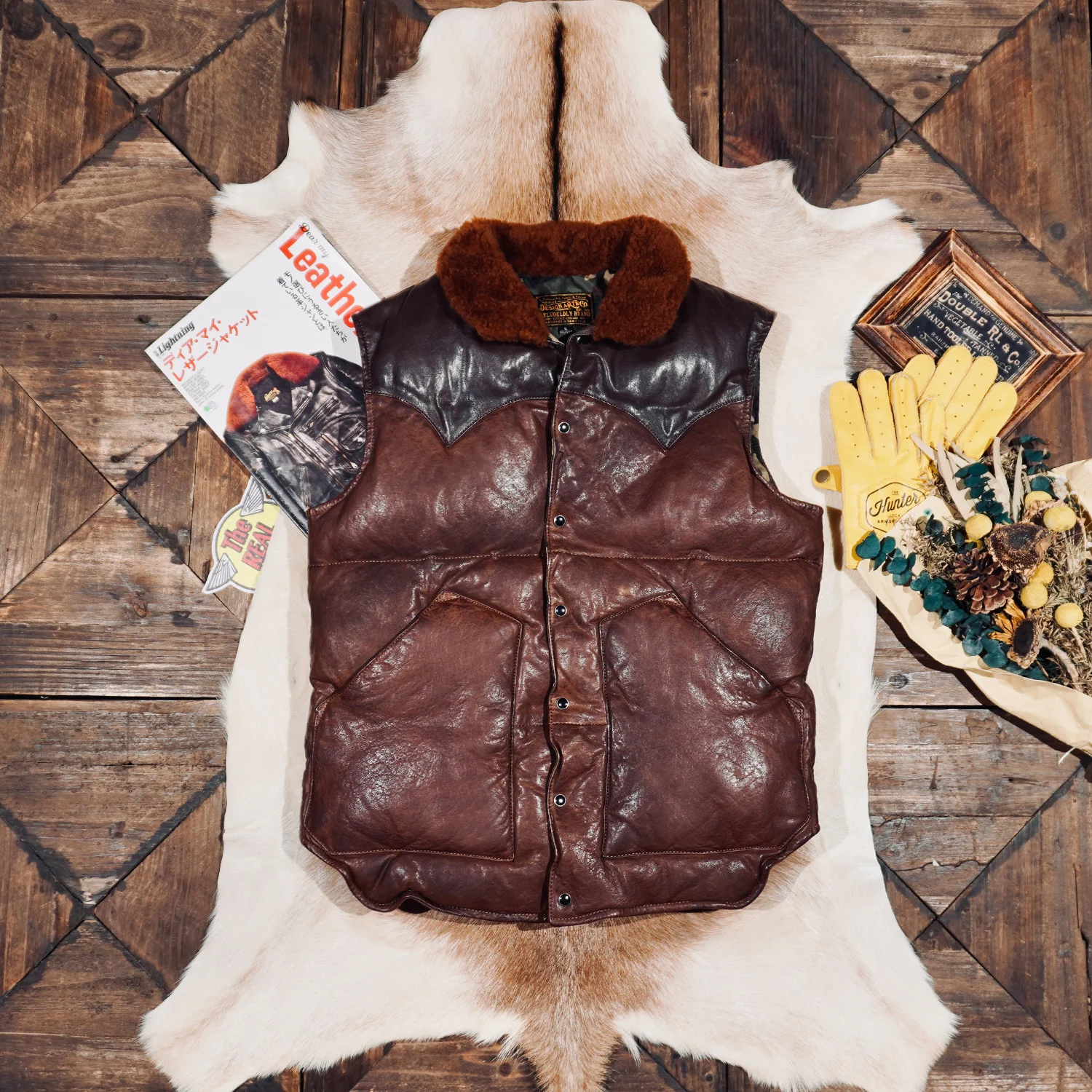 Мужской классический жилет из овчины растительного дубления Tailor Brando из натуральной кожи на белом утином пуху
Мужской классический жилет из овчины растительного дубления Tailor Brando из натуральной кожи на белом утином пуху