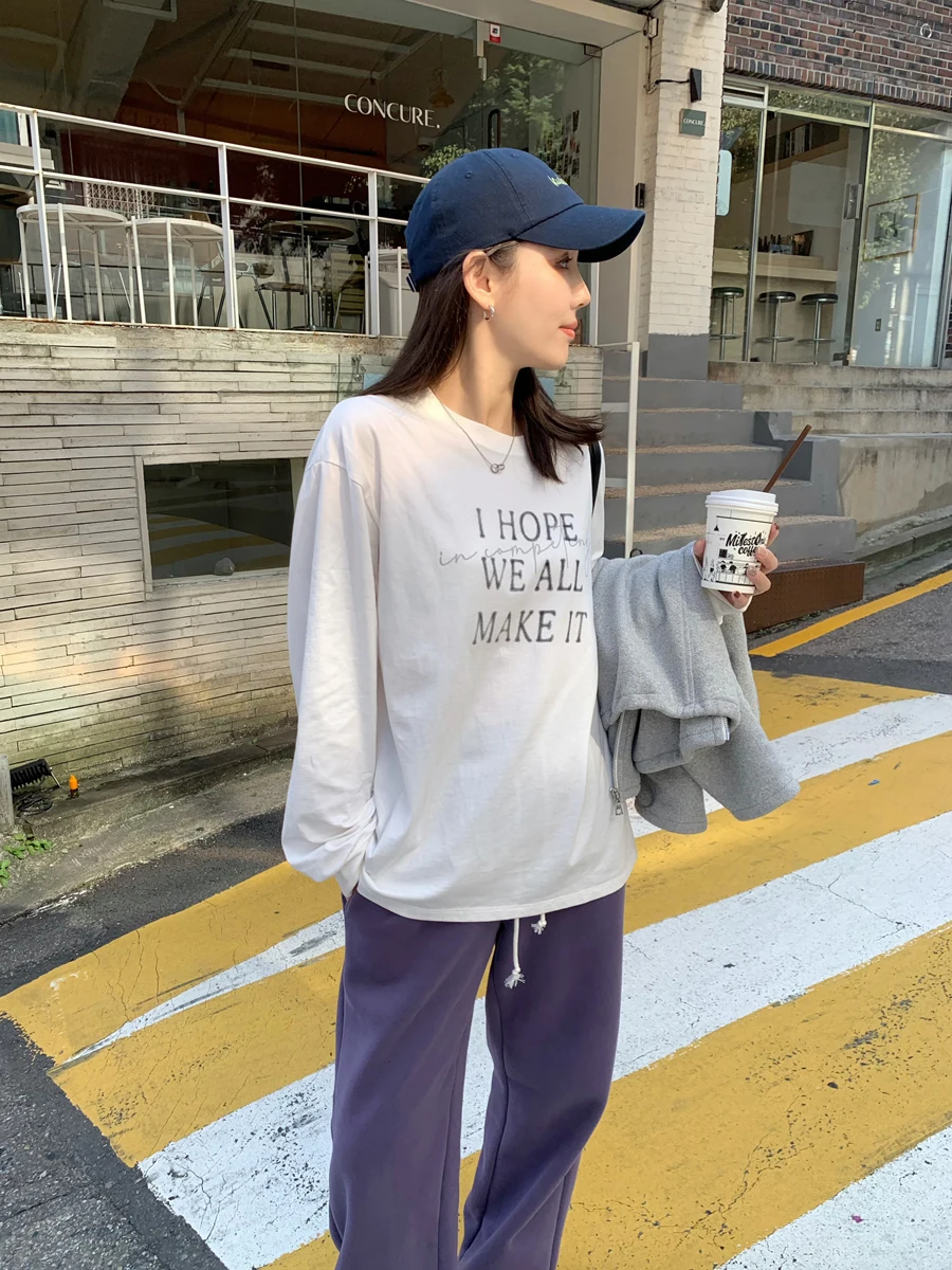 Женская футболка из чистого хлопка с длинным рукавом, с буквенным принтом, базовый слой, весенняя, ручной работы, модная, с круглым вырезом, для ношения под одеждой
Женская футболка из чистого хлопка с длинным рукавом, с буквенным принтом, базовый слой, весенняя, ручной работы, модная, с круглым вырезом, для ношения под одеждой