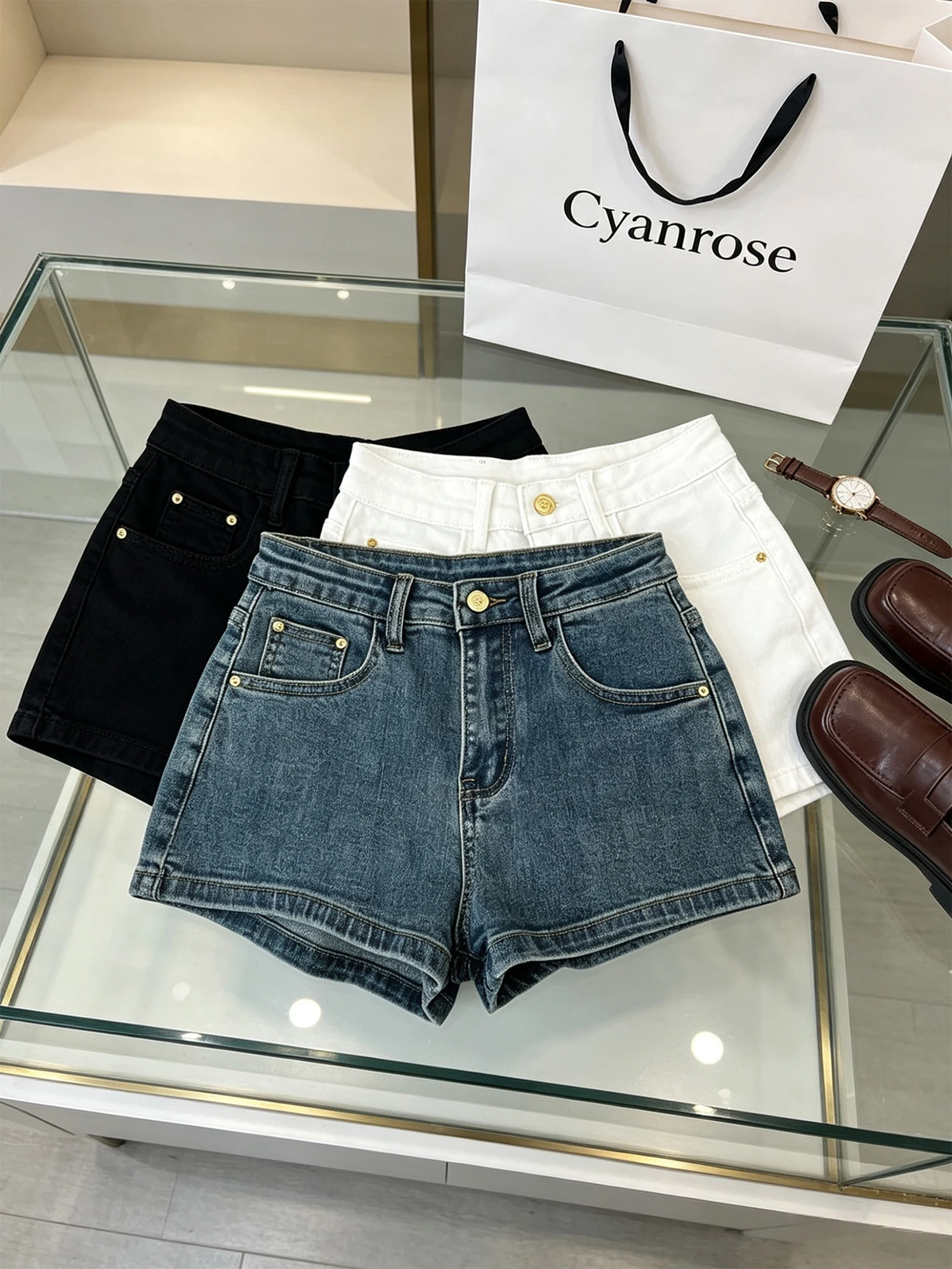 Women's Blue Denim Shorts Y2K Gyaru Nightclub Pole Dance Cowboy Shorts Korean High Waist Loose Wide Leg A-line Hot Pants Summer
Women's Blue Denim Shorts Y2K Gyaru Nightclub Pole Dance Cowboy Shorts Korean High Waist Loose Wide Leg A-line Hot Pants Summer