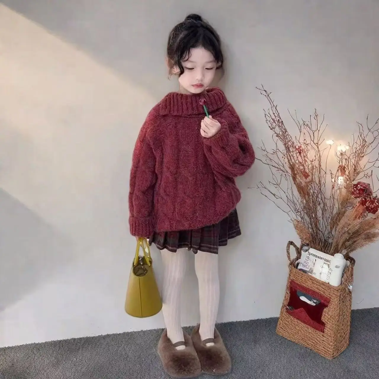 Autumn and Winter Girls' Set 2025 New Children Baby Retro Fashionable Knitted Sweater+pleated Skirt Two-piece Set For Christmas
Autumn and Winter Girls' Set 2025 New Children Baby Retro Fashionable Knitted Sweater+pleated Skirt Two-piece Set For Christmas