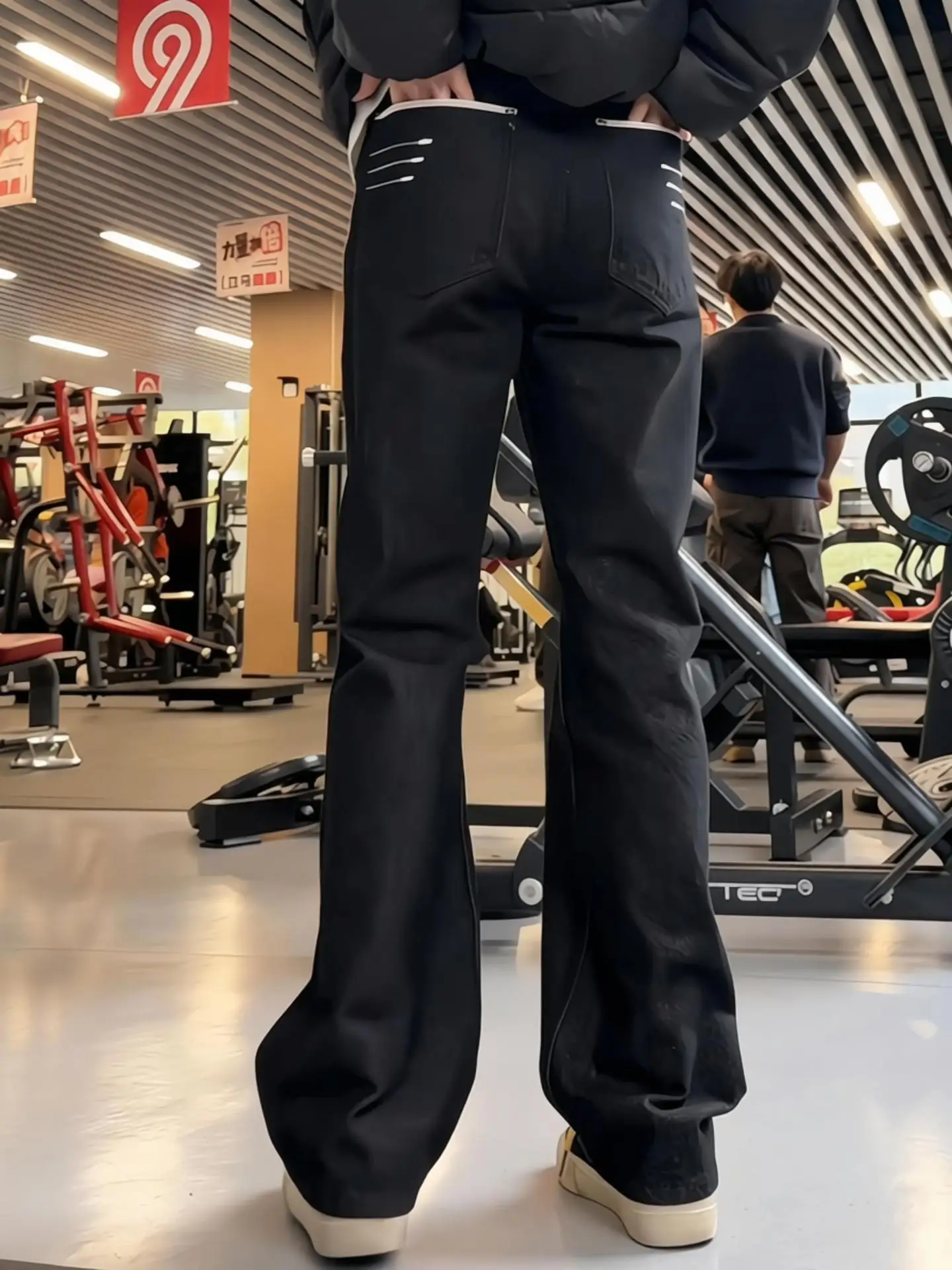 Американские джинсы High Street Original Bla Denim для мужчин, весенние, модные, брендовые, с узким дизайном в четыре полоски, расклешенные брюки-клеш.
Американские джинсы High Street Original Bla Denim для мужчин, весенние, модные, брендовые, с узким дизайном в четыре полоски, расклешенные брюки-клеш.