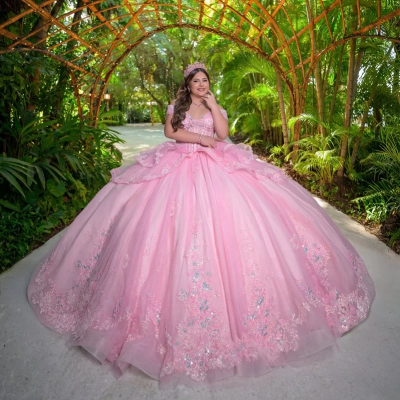Pink Quinceanera Dresses Off the Shoulder Crystal Flower Decal Lace Layering Long tail Bow Vestidoe 15 Quinceanera Customize
Pink Quinceanera Dresses Off the Shoulder Crystal Flower Decal Lace Layering Long tail Bow Vestidoe 15 Quinceanera Customize