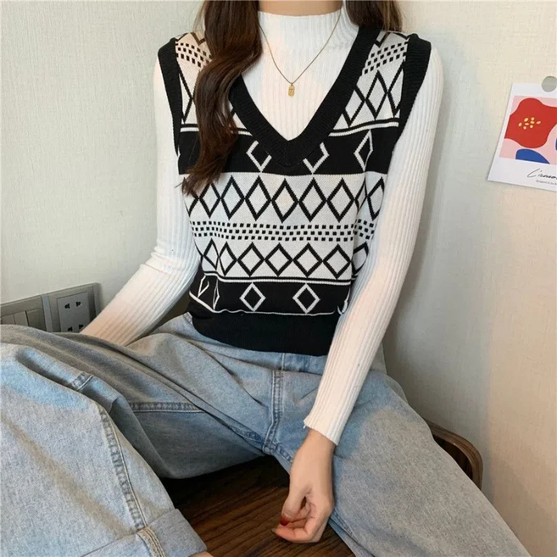 Medieval Retro Artistic Style Fashionable Temperament Sweater Knitted Vest Layered Camisole Top
Medieval Retro Artistic Style Fashionable Temperament Sweater Knitted Vest Layered Camisole Top
