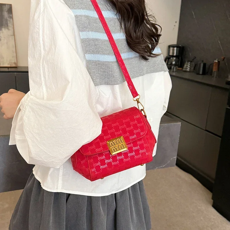 Уникальный стильный мини-клатч-кошелек, винтажная модная женская повседневная простая сумка для отдыха и бизнеса с логотипом
Уникальный стильный мини-клатч-кошелек, винтажная модная женская повседневная простая сумка для отдыха и бизнеса с логотипом