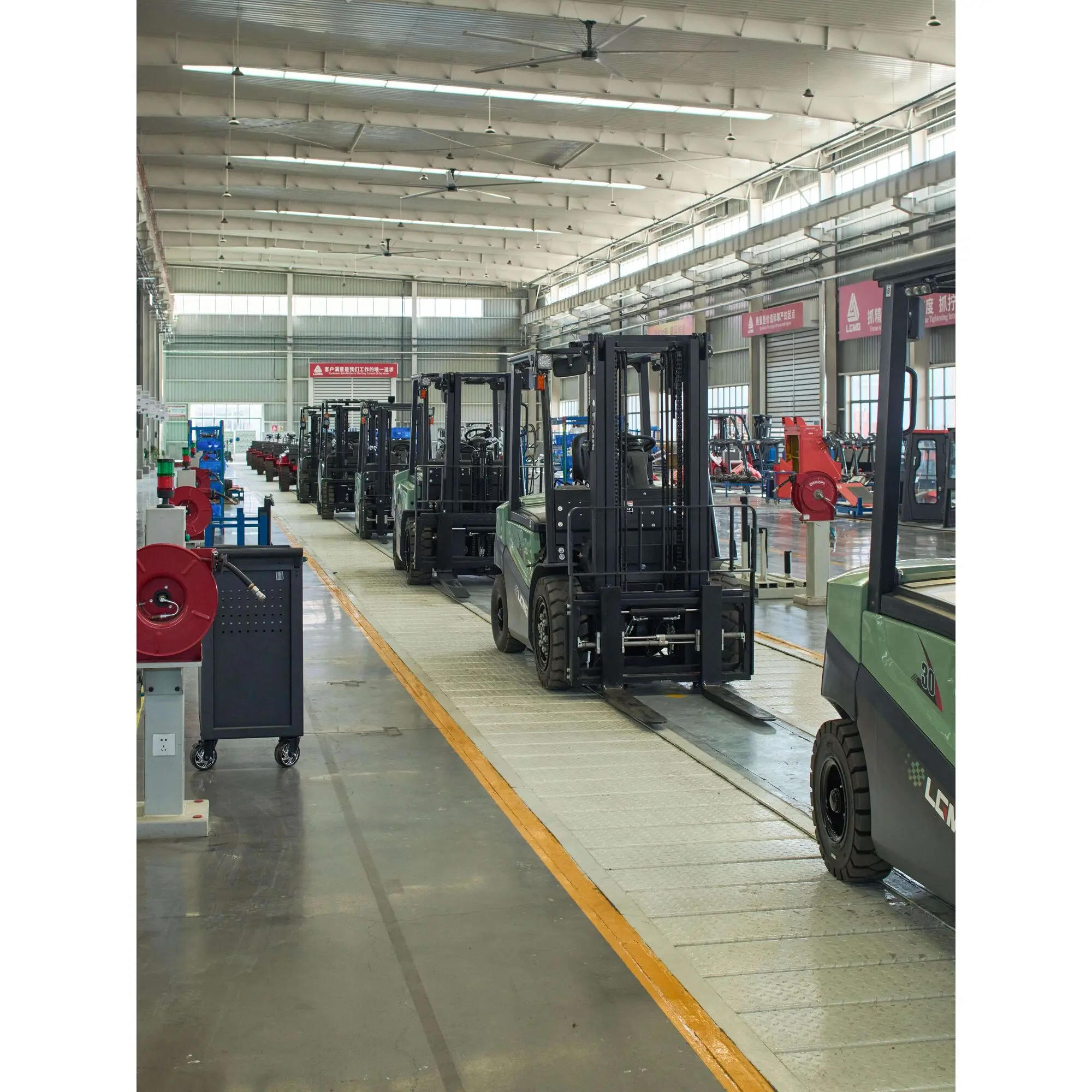 LGMG 3 Ton Electric Counterbalance Forklift With Localized Service In Asia EU NA Africa Warehouses
LGMG 3 Ton Electric Counterbalance Forklift With Localized Service In Asia EU NA Africa Warehouses