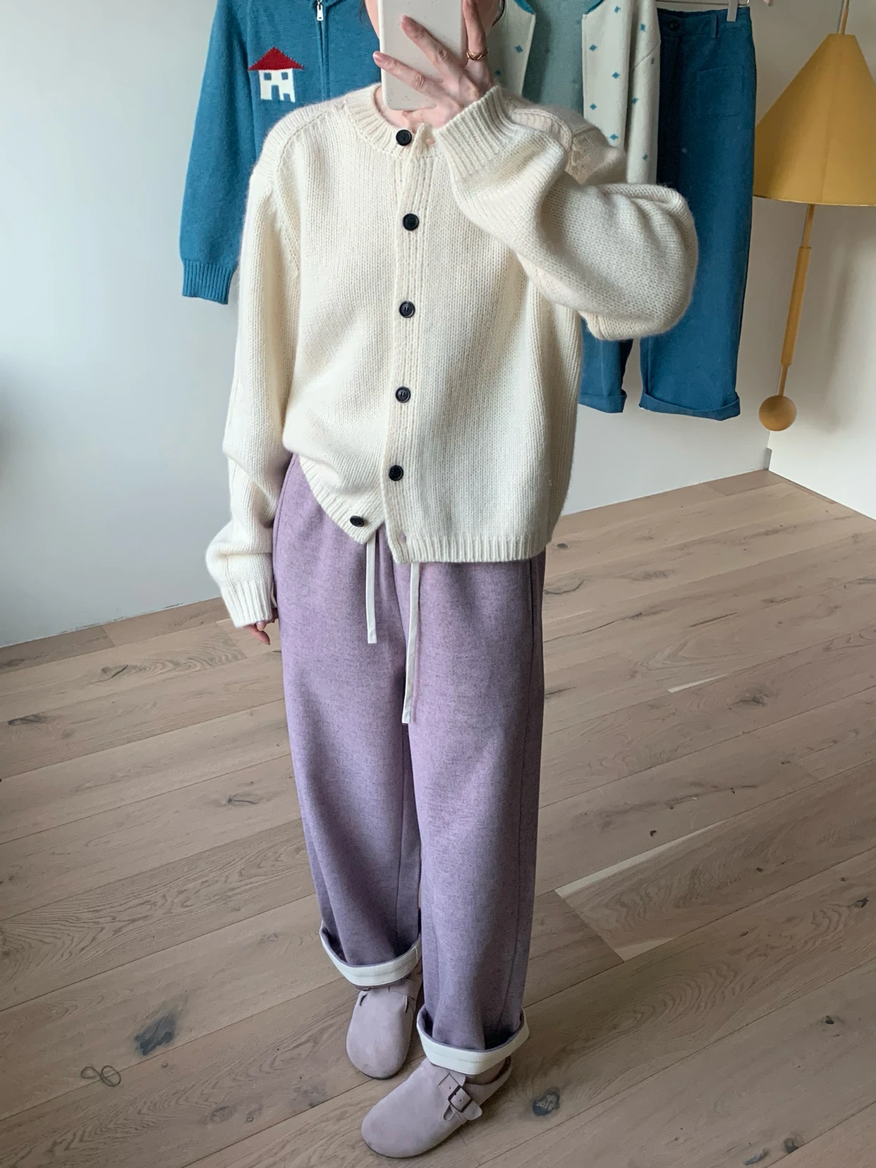 Свободный вязаный шерстяной свитер с длинными рукавами и круглым вырезом для женщин, осенне-зимний модный универсальный топ, стройнящий фигуру
Свободный вязаный шерстяной свитер с длинными рукавами и круглым вырезом для женщин, осенне-зимний модный универсальный топ, стройнящий фигуру