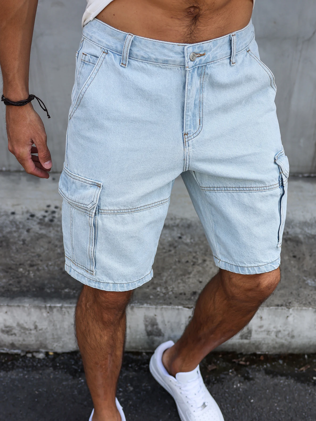 Men's summer light blue regular denim shorts. In a utility style. With a multi-pocket design. Casual street style.
Men's summer light blue regular denim shorts. In a utility style. With a multi-pocket design. Casual street style.