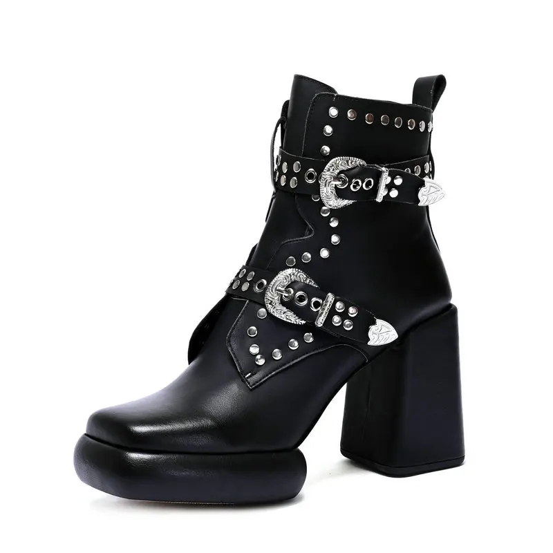 Platform Women Boots Made Genuine Leather with Rivets Trendy Modern Style Suitable Autumn Winter 
Platform Women Boots Made Genuine Leather with Rivets Trendy Modern Style Suitable Autumn Winter