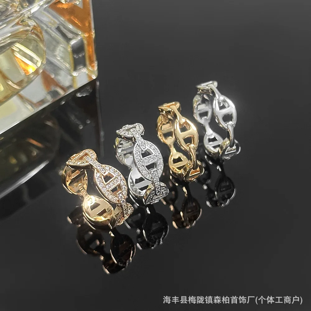 2025 High Precision Edition Love Home Pig Nose Full Diamond Ring Female Ins Premium Light Luxury Smooth Surface H Ring
2025 High Precision Edition Love Home Pig Nose Full Diamond Ring Female Ins Premium Light Luxury Smooth Surface H Ring