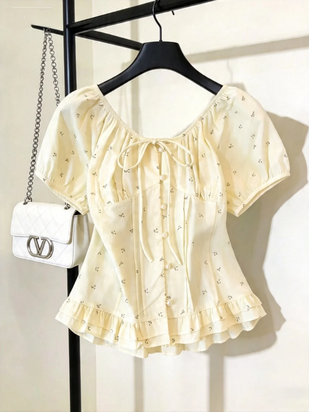 French Style Floral Print Loose Short Sleeve One Shoulder Women's Shirt Guangzhou Thirteenth Factory Summer Anti Aging Top
French Style Floral Print Loose Short Sleeve One Shoulder Women's Shirt Guangzhou Thirteenth Factory Summer Anti Aging Top