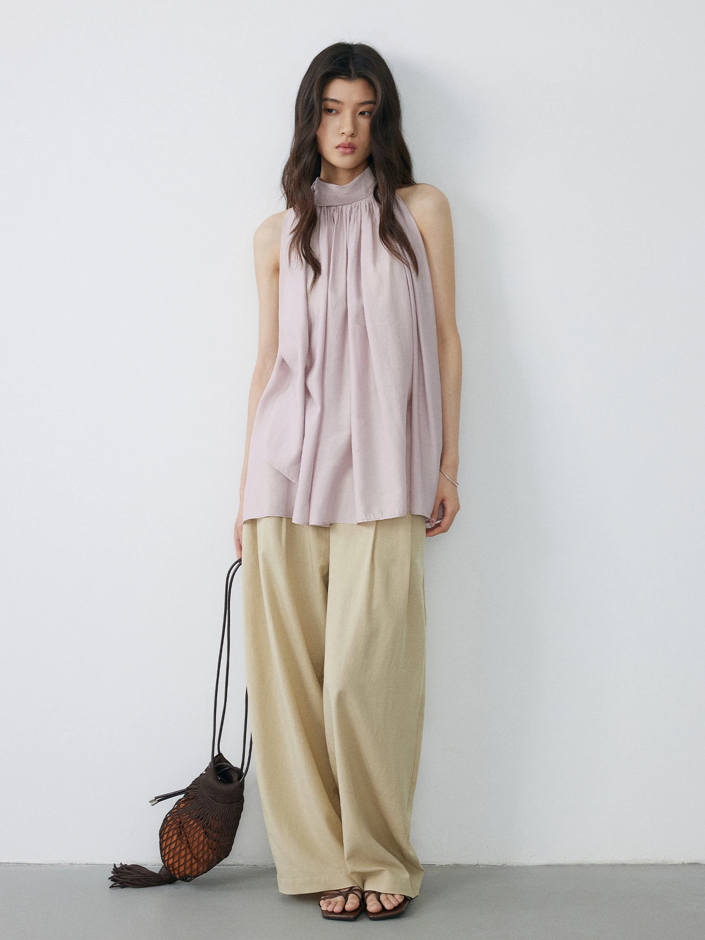 KEARA Summer Loose Feel Silk Blend Skin-friendly Sleeveless Shirt Women's A-line Blouse V-neck Regular Thickness Pure Color
KEARA Summer Loose Feel Silk Blend Skin-friendly Sleeveless Shirt Women's A-line Blouse V-neck Regular Thickness Pure Color