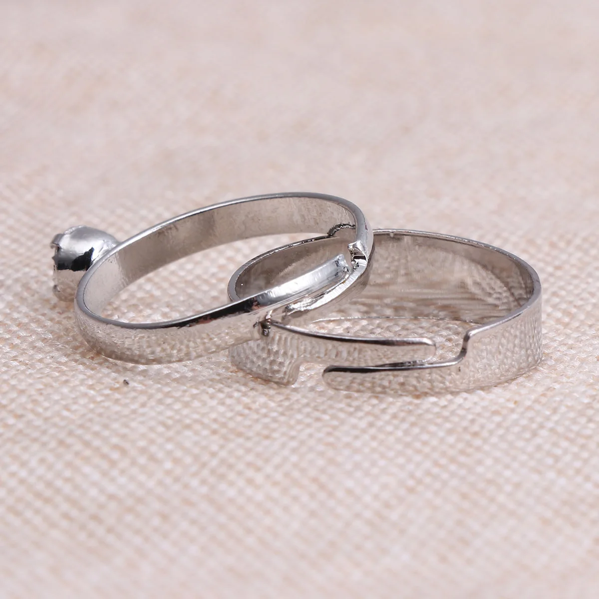 72Pcs Silver Adjustable Faux Diamond Rings Wedding Table Decorations Bridal Shower Favor Accents Scatters Favor Accents
72Pcs Silver Adjustable Faux Diamond Rings Wedding Table Decorations Bridal Shower Favor Accents Scatters Favor Accents