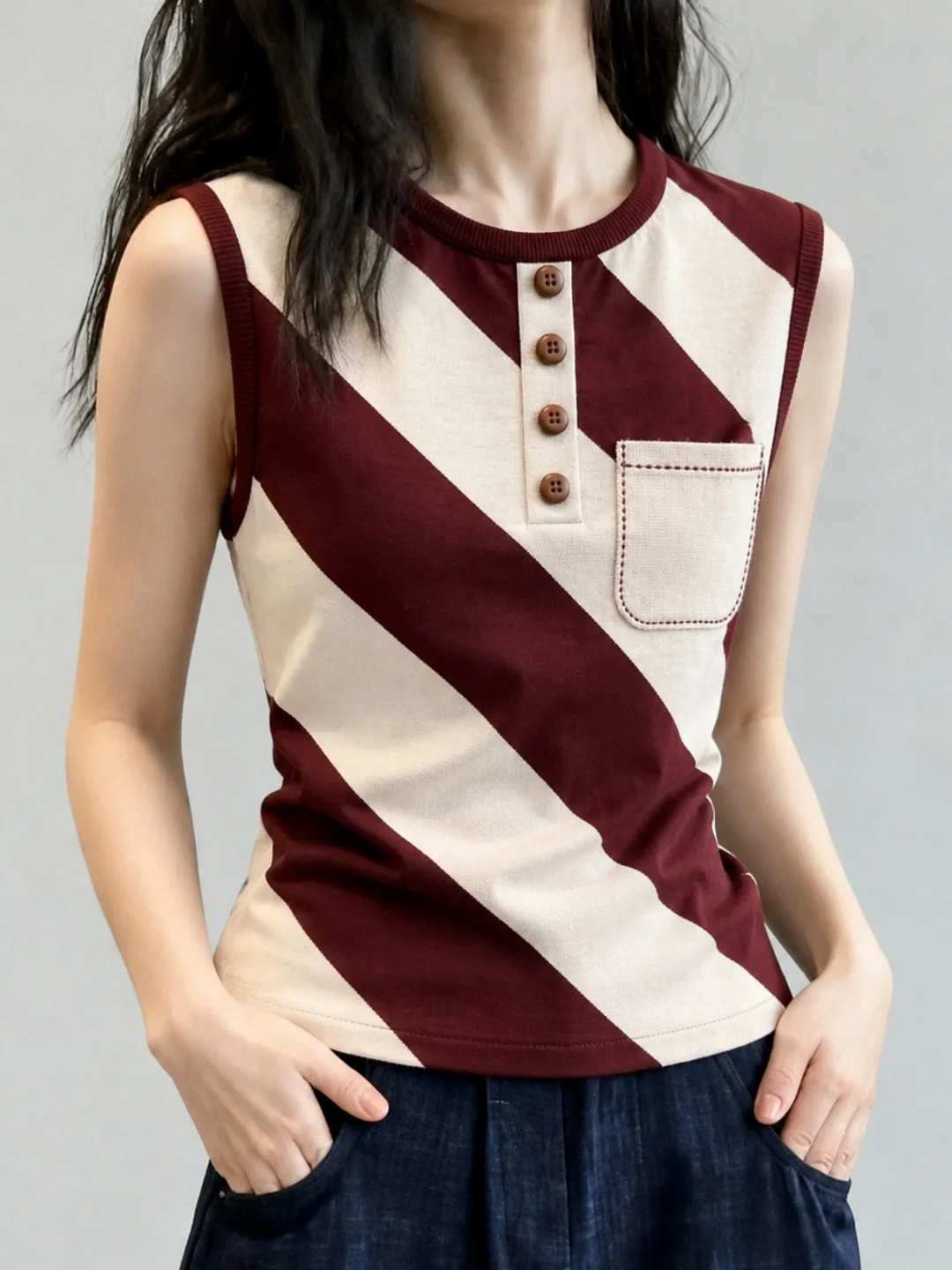 Summer Elegant Striped Sleeveless Ice Silk Knitted Vest Versatile Fashionable Top for plus Size Women Straight Cut Style
Summer Elegant Striped Sleeveless Ice Silk Knitted Vest Versatile Fashionable Top for plus Size Women Straight Cut Style