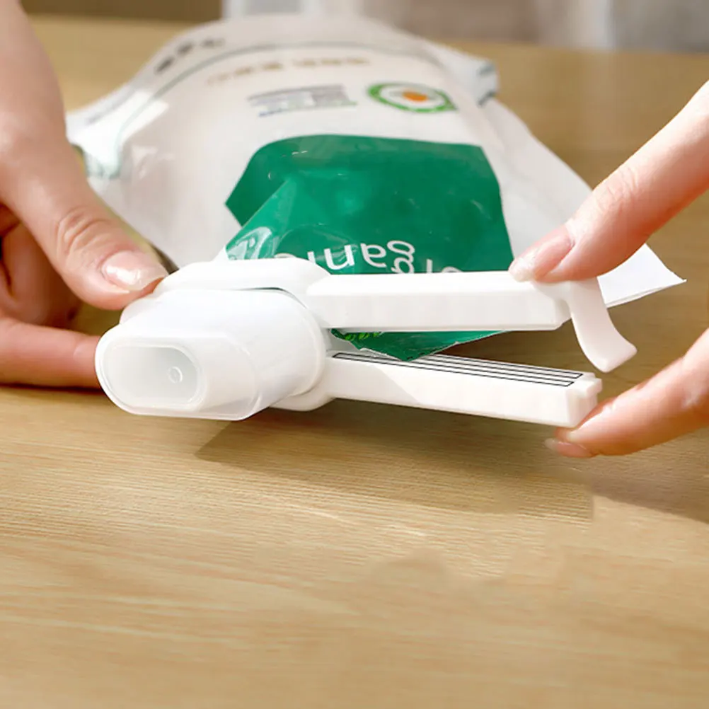 2Pcs Portable Food Bag Clips Airtight Sealing Clips for Snacks Tea Powder Dispensing Freshness Preservation Gadgets
2Pcs Portable Food Bag Clips Airtight Sealing Clips for Snacks Tea Powder Dispensing Freshness Preservation Gadgets