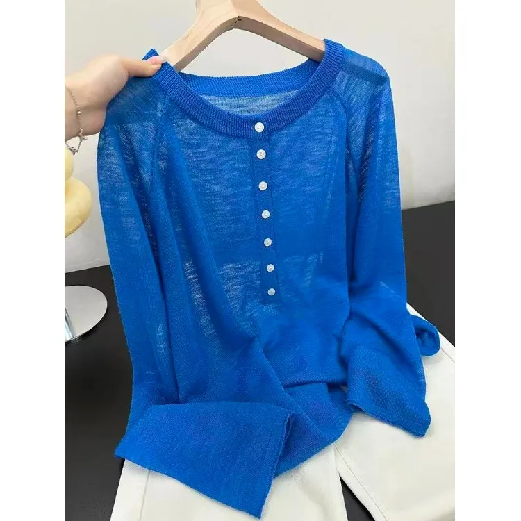 Весенний модный женский топ из голубого ледяного шелка с круглым вырезом, на пуговицах до половины, вязаный, свободного кроя, с длинными рукавами, в повседневном стиле
Весенний модный женский топ из голубого ледяного шелка с круглым вырезом, на пуговицах до половины, вязаный, свободного кроя, с длинными рукавами, в повседневном стиле
