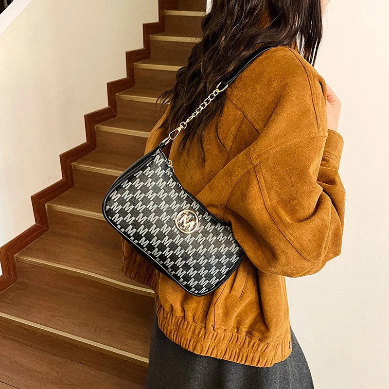 Women Luxury Designer Leather Tote Bag Elegant High End Shoulder Handbag Perfect For Fashionable Daily Commuter City Wear
Women Luxury Designer Leather Tote Bag Elegant High End Shoulder Handbag Perfect For Fashionable Daily Commuter City Wear