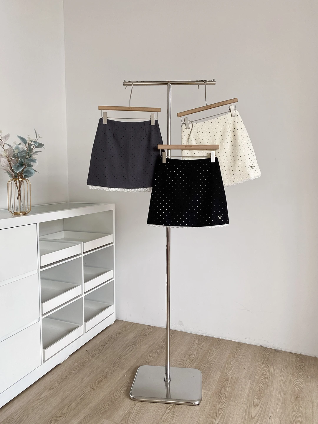 Korean Sweet Polka Dot Lace Splicing Short Skirt Women's High Waist Slimming A-Line Spring 2026 New Style Ladies' Skirt
Korean Sweet Polka Dot Lace Splicing Short Skirt Women's High Waist Slimming A-Line Spring 2026 New Style Ladies' Skirt