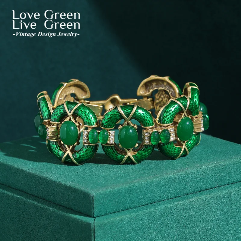 Vintage Green Round Charm Snake Bracelet Large Enamel Designer Antique Gold Color Luxury Jewelry For Women New Product 2025
Vintage Green Round Charm Snake Bracelet Large Enamel Designer Antique Gold Color Luxury Jewelry For Women New Product 2025