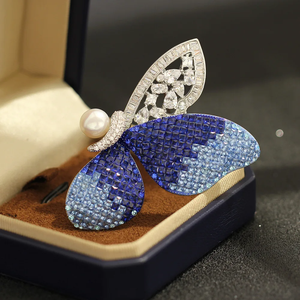 Two-Tone Crystal Butterfly Brooch Light Luxury Niche Elegant Insect Pearl Lapel Pin for Women
Two-Tone Crystal Butterfly Brooch Light Luxury Niche Elegant Insect Pearl Lapel Pin for Women