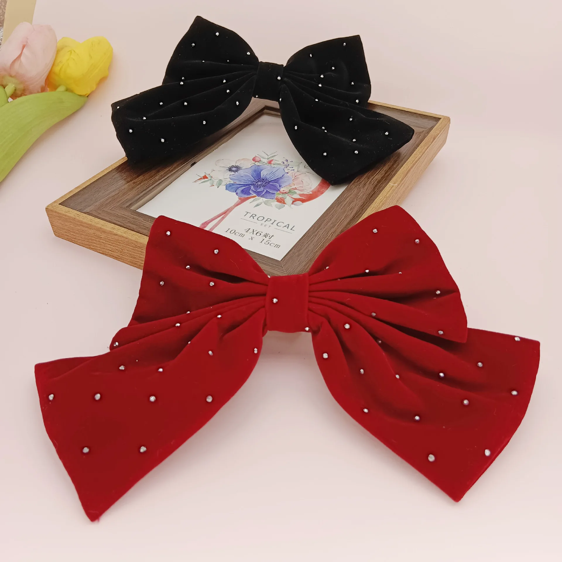Women's Hair Clips Velvet Bow Red Color Simple Fashion Diamond High-end Spring-clip Hair Accessory For Girl Cute Funny Hair Clip
Women's Hair Clips Velvet Bow Red Color Simple Fashion Diamond High-end Spring-clip Hair Accessory For Girl Cute Funny Hair Clip