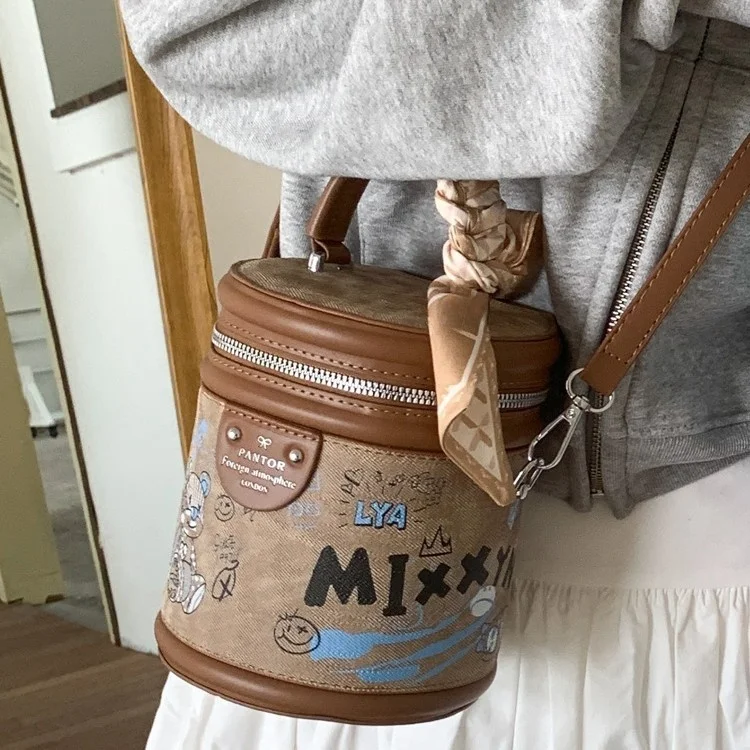 Faionable Buet Bag Women's Crossbody Bag Summer 2025 New Sle Korean Version Handbag Leather PU Material
Faionable Buet Bag Women's Crossbody Bag Summer 2025 New Sle Korean Version Handbag Leather PU Material